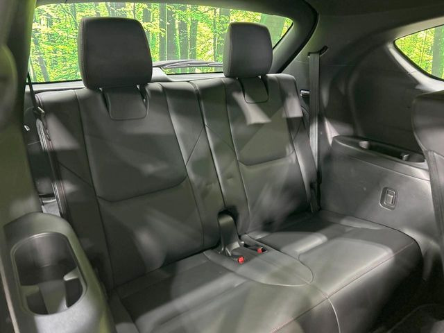 3列目シートはもちろん状態良好☆大人でもゆったりと座って頂けますので、大人数でのお出かけもラクラクです♪ご家族で、気の知れた仲間で、ドライブに行くのが楽しみですね♪