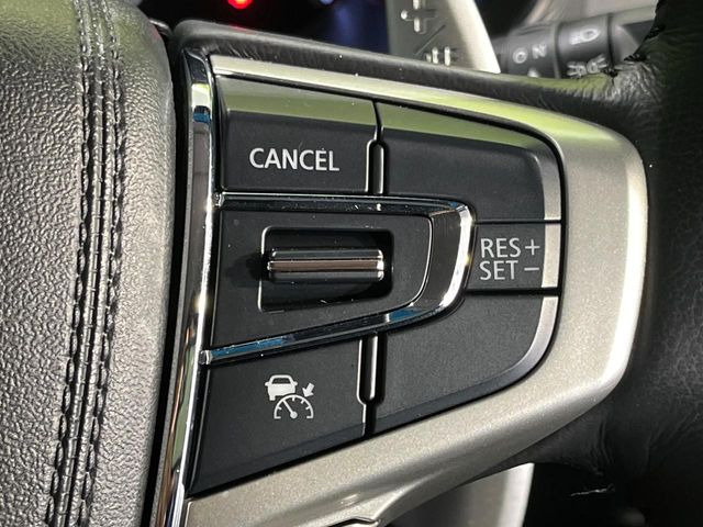 【レーダークルーズコントロール】高速道路での長距離走行が楽に!!自動で速度を保つクルーズコントロールが、衝突軽減システムと連携し、前方の車両を感知して車間を保つように速度調節してくれます!!