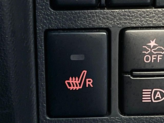 【シートヒーター】寒い日に重宝するシートヒーター!エアコンより早く温まってくれるので寒がりの人も安心ですね♪エアコンの温風は乾燥するから苦手、という方にもをおすすめです。