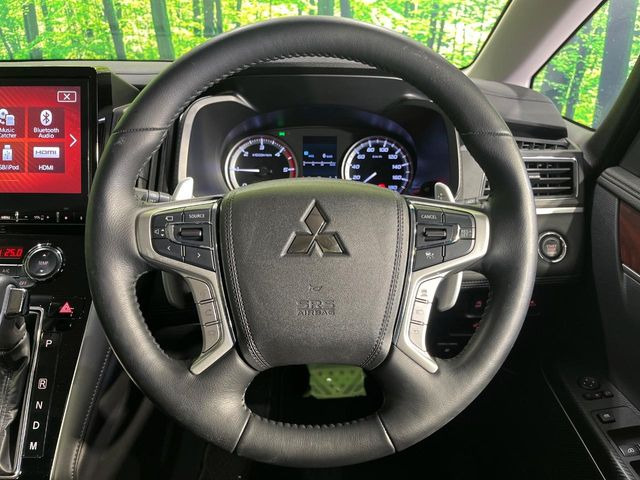 【純正革巻きステアリング】上質な革を使用することで、手にしっかり馴染みとても運転しやすいハンドルです♪