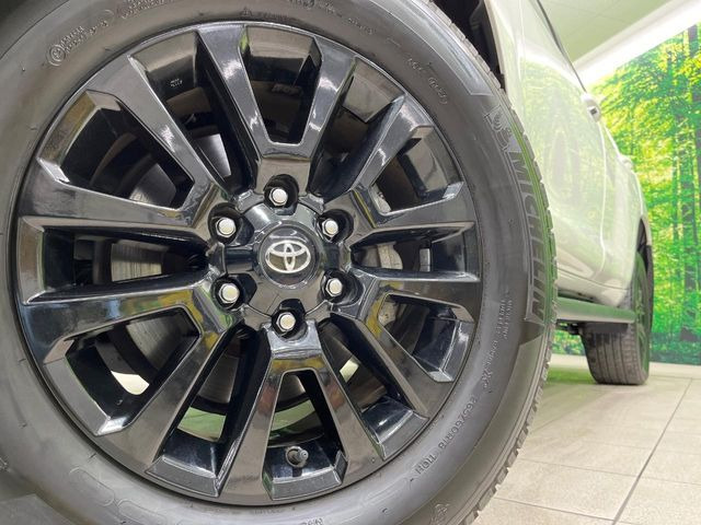 【純正18インチアルミホイール】外観にマッチした純正アルミホイールを装着しております。各種社外アルミホイールや、スタッドレスタイヤも取扱いしております。是非ご相談ください♪