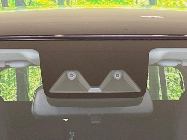 【スマートアシスト】走行中に前方の車両等を認識し、衝突しそうな時は警報とブレーキで衝突回避と被害軽減をアシスト。より安全にドライブをお楽しみいただけます。