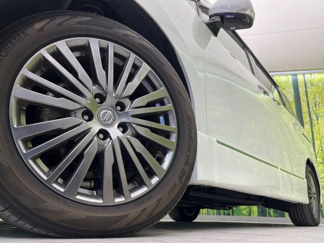 �y����18�C���`�A���~�z�C�[���z�O�ςɃ}�b�`���������A���~�z�C�[���𑕒����Ă���܂��B�e��ЊO�A���~�z�C�[����A�X�^�b�h���X�^�C�����戵�����Ă���܂��B���񂲑��k����������