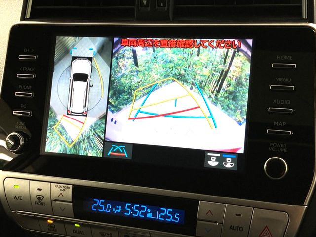 【パノラミックビューモニター】専用のカメラにより、上から見下ろしたような視点で360度クルマの周囲を確認することができます☆死角部分も確認しやすく、狭い場所での切り返しや駐車もスムーズに行えます。