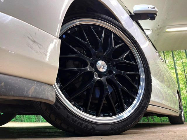【純正アルミホイール】外観にマッチした純正アルミホイールを装着しております。各種社外アルミホイールや、スタッドレスタイヤも取扱いしております。是非ご相談ください♪