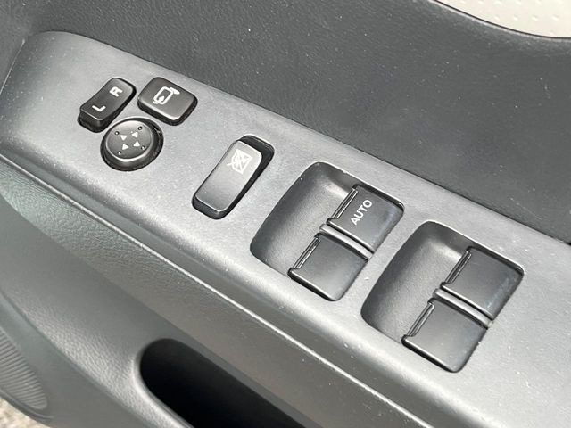 �y�d���i�[�~���[�z�T�C�h�~���[�͓d���i�[���ƂȂ��Ă���A�������ԏ�ł��L�Y�������X�N��}�����܂��B