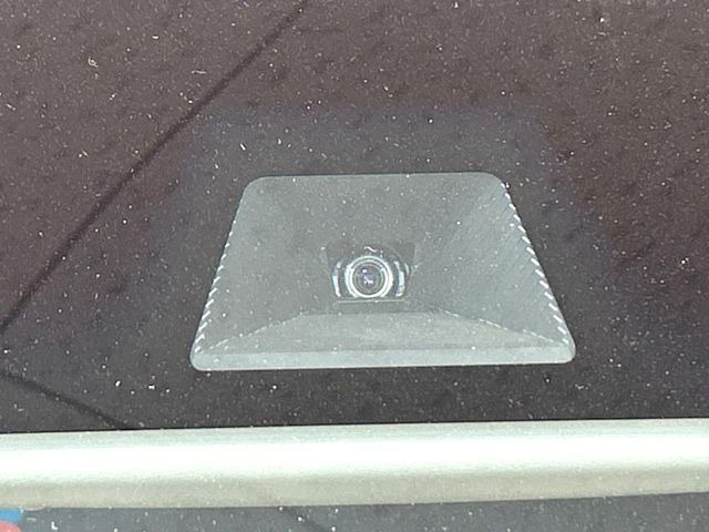 �y�z���_�Z���V���O�z���s���ɑO���̎ԗ�����F�����A�Փ˂������Ȏ��͌x��ƃu���[�L�ŏՓˉ���Ɣ�Q�y�����A�V�X�g�B�����S�Ƀh���C�u�����y���݂��������܂��B