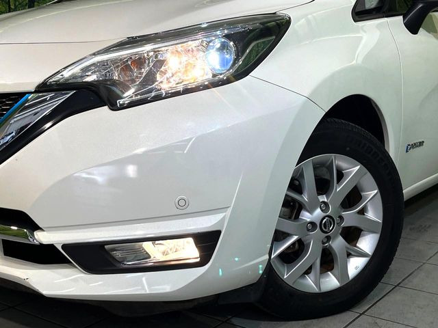 �yLED�w�b�h���C�g�z���V����ԑ��s�����ǍD�Ȏ��E���m�ۂ����S���ĉ^�]�ł��鍂�P�xLED�w�b�h���C�g�𑕔�!�_�����x�������A����d�͂��}�����Ă��܂��B