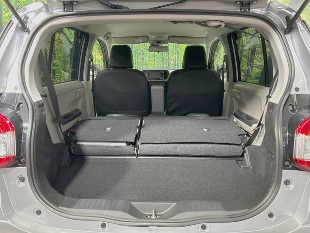 ���i�̂���������ʋ΁A���}���ɏ\���ȉ׎��X�y�[�X���m�ۂ��Ă���܂��B�Z�J���h�V�[�g��|���ƁA�傫�ȉו��̐ύڂ��\�ł���