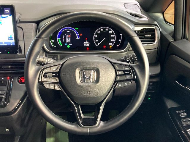 �y�����v�����X�e�A�����O�z�㎿�Ȋv���g�p���邱�ƂŁA��ɂ����������݂ƂĂ��^�]���₷���n���h���ł���