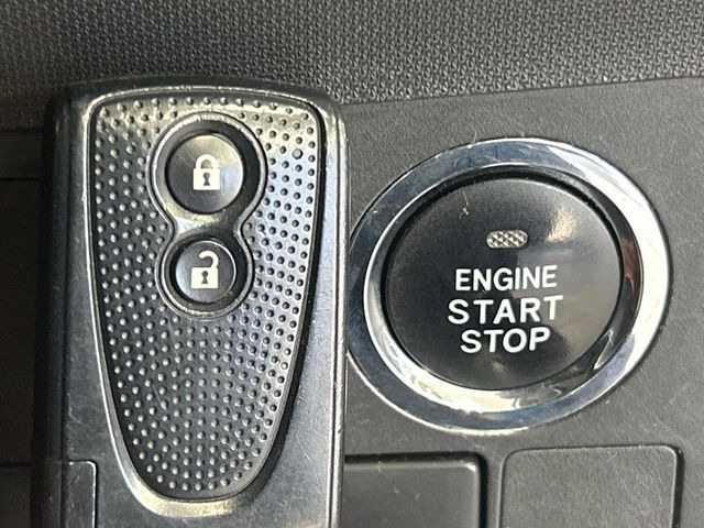 �y�A�N�Z�X�L�[&�v�b�V���X�^�[�g�z�J�o����|�P�b�g�ɓ��ꂽ�܂܂ł��h�A�̎{���E�������\�ȃX�}�[�g�L�[�𑕔��B�G���W���̃I���E�I�t�����J�M�����o���K�v�������A�{�^�����v�b�V�����邾����OK��