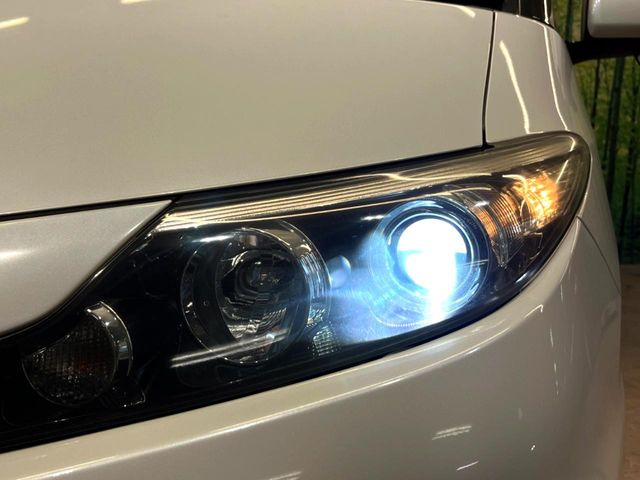 【HIDヘッドライト】非常に明るく前方を照らしてくれるので、悪天候や夜間の走行時も視界良好で安心してお乗りいただけます。
