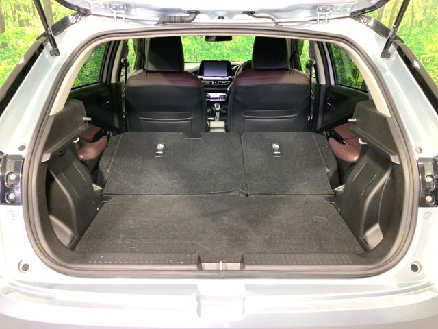 普段のお買い物や通勤、送迎等に十分な荷室スペースを確保しております。セカンドシートを倒すと、大きな荷物の積載も可能です♪