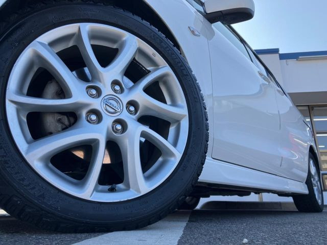 �y����17�C���`�A���~�z�C�[���z�O�ςɃ}�b�`���������A���~�z�C�[���𑕒����Ă���܂��B�e��ЊO�A���~�z�C�[����A�X�^�b�h���X�^�C�����戵�����Ă���܂��B���񂲑��k����������