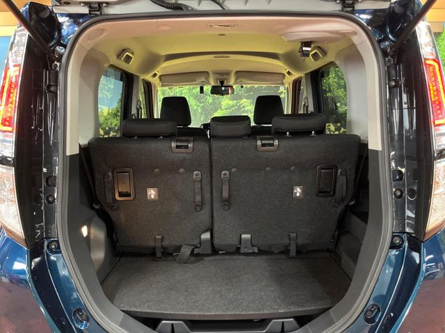 ���i�̂���������ʋ΁A���}���ɏ\���ȉ׎��X�y�[�X���m�ۂ��Ă���܂��B�Z�J���h�V�[�g��|���ƁA�傫�ȉו��̐ύڂ��\�ł���