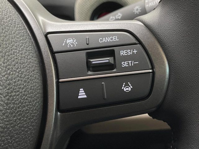 �y�z���_�Z���V���O�z���s���ɑO���̎ԗ�����F�����A�Փ˂������Ȏ��͌x��ƃu���[�L�ŏՓˉ���Ɣ�Q�y�����A�V�X�g�B�����S�Ƀh���C�u�����y���݂��������܂��B