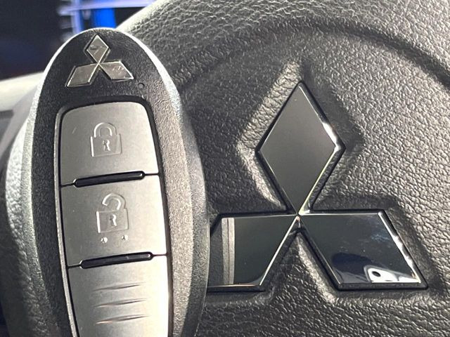 �y�I�y���[�V�����L�[�z�J�o����|�P�b�g�ɓ��ꂽ�܂܂ł��h�A�̎{���E�������\�ȃX�}�[�g�L�[�𑕔��B�G���W���̃I���E�I�t�����J�M�����o���K�v����������Ƃ��Ă��֗��ł���