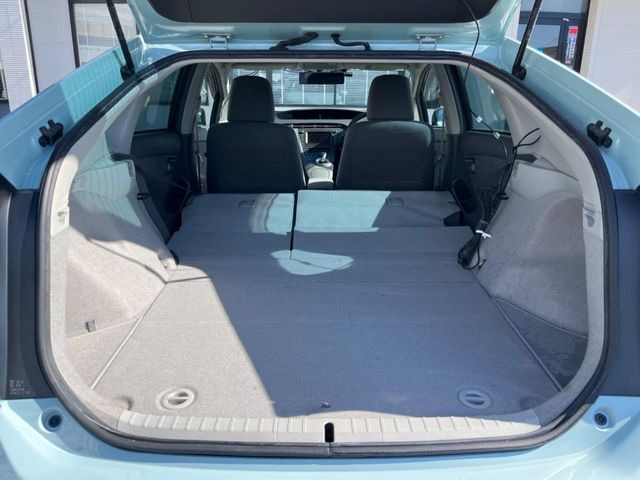 ���i�̂���������ʋ΁A���}���ɏ\���ȉ׎��X�y�[�X���m�ۂ��Ă���܂��B�Z�J���h�V�[�g��|���ƁA�傫�ȉו��̐ύڂ��\�ł���