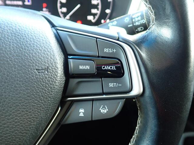 �y�N���[�Y�R���g���[���z�������H�ł̒��������s���y�ɁB�A�N�Z���y�_���𓥂܂��Ɏԑ������ɕۂ��Ƃ��\�ł��B�O���̎ԗ������m���ĎԊԂ�ۂ悤�ɑ��x���߂��Ă���܂�!!