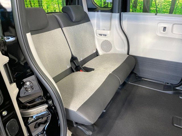 ���ڃV�[�g�͑O��X���C�h���\�ł��B���ɉ�����Α������L������������A�O�ɋl�߂�Α傫�ȃ��Q�b�W�X�y�[�X���m�ۂł��܂��B�V�[���ɉ����Ďg�������ł��邩��Ƃ��Ă��֗��ł���