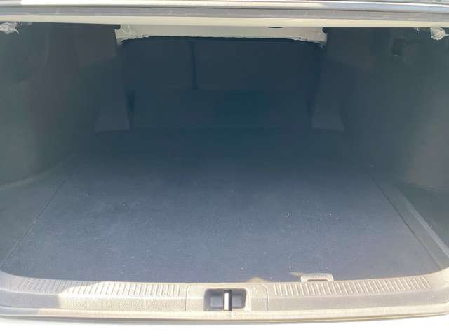 �݌Ɏԗ��Ɋւ��Ă͂��q�l�ɂ��ǂ����̂����񋟂���ׂɕi���ɍS���Ďd������s���Ă���܂��B�e���Ԃ̏�Ԃ͂��ꂼ��ł��̂ł����k���ɓ��X�X�^�b�t�������������Ē����܂��̂ł����S���������܂��B