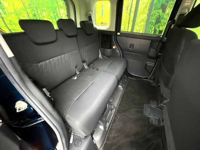 後部座席も気になるようなキズ・汚れやへたり等、大きなダメージはなく、良好な状態です。