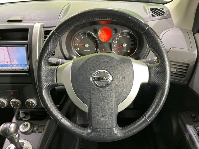 �y�����v�����X�e�A�����O�z�㎿�Ȋv���g�p���邱�ƂŁA��ɂ����������݂ƂĂ��^�]���₷���n���h���ł���