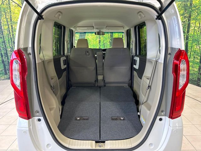 ���i�̂���������ʋ΁A���}���ɏ\���ȉ׎��X�y�[�X���m�ۂ��Ă���܂��B�Z�J���h�V�[�g��|���ƁA�傫�ȉו��̐ύڂ��\�ł���