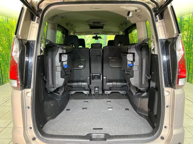 ���i�̂���������ʋ΁A���}���ɏ\���ȉ׎��X�y�[�X���m�ۂ��Ă���܂��B�Z�J���h�V�[�g��|���ƁA�傫�ȉו��̐ύڂ��\�ł���