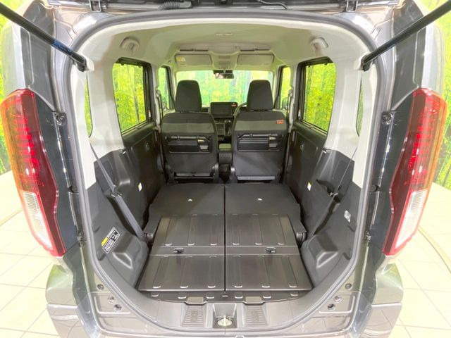 ���i�̂���������ʋ΁A���}���ɏ\���ȉ׎��X�y�[�X���m�ۂ��Ă���܂��B�Z�J���h�V�[�g��|���ƁA�傫�ȉו��̐ύڂ��\�ł���