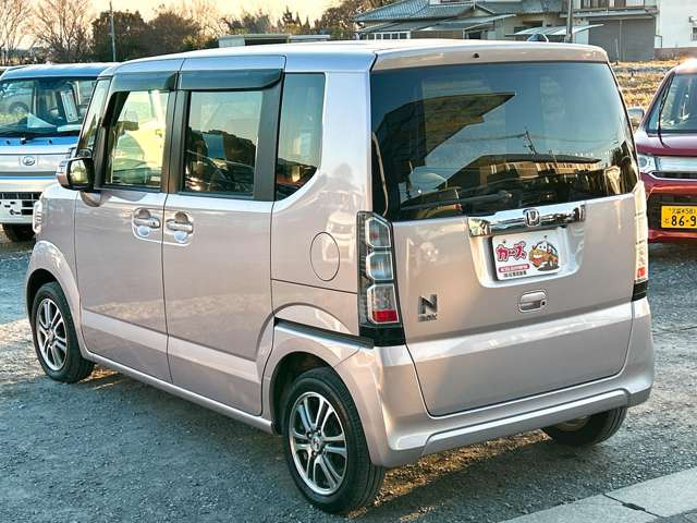 ���X�ł͌y�����Ԃ��畁�ʎԂ܂ŕ��L���I�[�����[�J�[�̎Ԏ�E�F�E�O���[�h��L�x�ɑ����Ă���܂��B