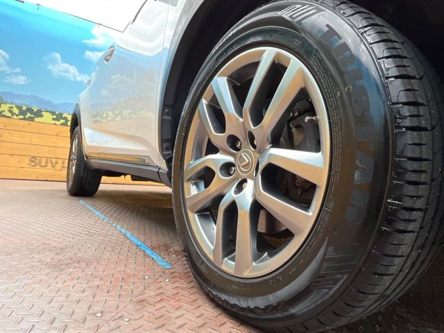 �y����18�C���`�A���~�z�C�[���z�O�ςɃ}�b�`���������A���~�z�C�[���𑕒����Ă���܂��B�e��ЊO�A���~�z�C�[����A�X�^�b�h���X�^�C�����戵�����Ă���܂��B���񂲑��k����������