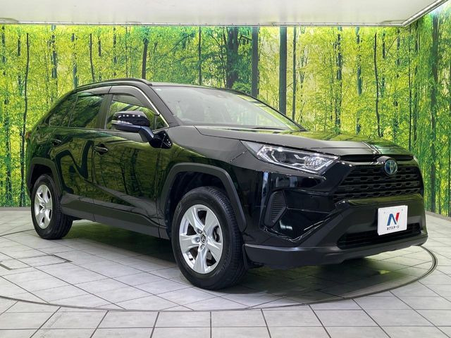 高透明度のガラス皮膜で撥水はもちろん、上質なツヤ・光沢を実現。紫外線や酸性雨から大切な愛車を保護し、色あせ・劣化を防止。「弾スプラッシュコート」、「弾プリミッサコート」からお選びいただけます。