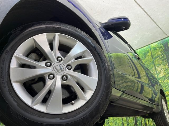 �y����16�C���`�A���~�z�C�[���z�O�ςɃ}�b�`���������A���~�z�C�[���𑕒����Ă���܂��B�e��ЊO�A���~�z�C�[����A�X�^�b�h���X�^�C�����戵�����Ă���܂��B���񂲑��k����������