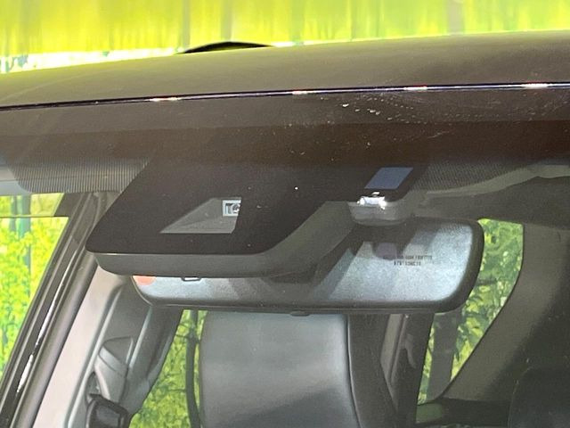 【トヨタセーフティセンス】走行中に前方の車両等を認識し、衝突しそうな時は警報とブレーキで衝突回避と被害軽減をアシスト。より安全にドライブをお楽しみいただけます。