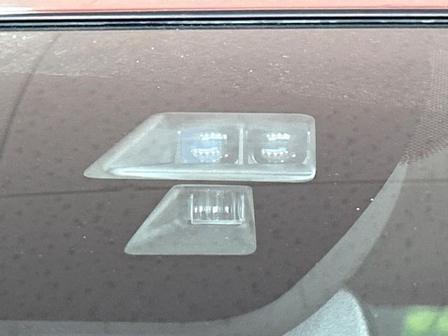 �y�X�}�[�g�u���[�L�T�|�[�g�z���s���ɑO���̎ԗ�����F�����A�Փ˂������Ȏ��͌x��ƃu���[�L�ŏՓˉ���Ɣ�Q�y�����A�V�X�g�B�����S�Ƀh���C�u�����y���݂��������܂��B