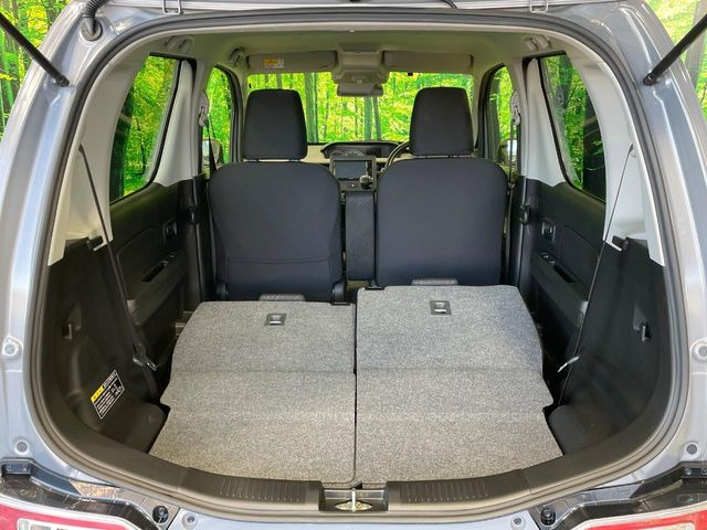 ���i�̂���������ʋ΁A���}���ɏ\���ȉ׎��X�y�[�X���m�ۂ��Ă���܂��B�Z�J���h�V�[�g��|���ƁA�傫�ȉו��̐ύڂ��\�ł���