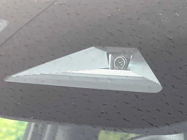 �y�z���_�Z���V���O�z���s���ɑO���̎ԗ�����F�����A�Փ˂������Ȏ��͌x��ƃu���[�L�ŏՓˉ���Ɣ�Q�y�����A�V�X�g�B�����S�Ƀh���C�u�����y���݂��������܂��B