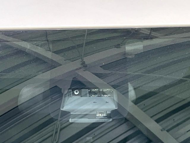 �y�g���^�Z�[�t�e�B�Z���X�z���s���ɑO���̎ԗ�����F�����A�Փ˂������Ȏ��͌x��ƃu���[�L�ŏՓˉ���Ɣ�Q�y�����A�V�X�g�B�����S�Ƀh���C�u�����y���݂��������܂��B