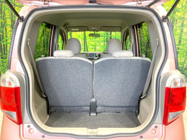 ���i�̂���������ʋ΁A���}���ɏ\���ȉ׎��X�y�[�X���m�ۂ��Ă���܂��B�Z�J���h�V�[�g��|���ƁA�傫�ȉו��̐ύڂ��\�ł���