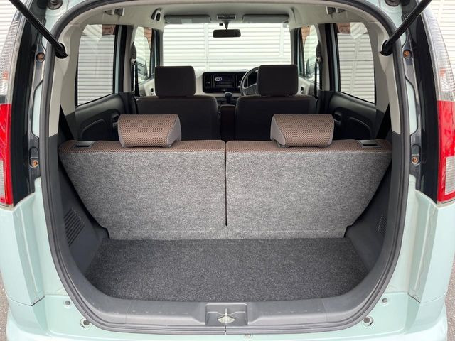 ���i�̂���������ʋ΁A���}���ɏ\���ȉ׎��X�y�[�X���m�ۂ��Ă���܂��B�Z�J���h�V�[�g��|���ƁA�傫�ȉו��̐ύڂ��\�ł���