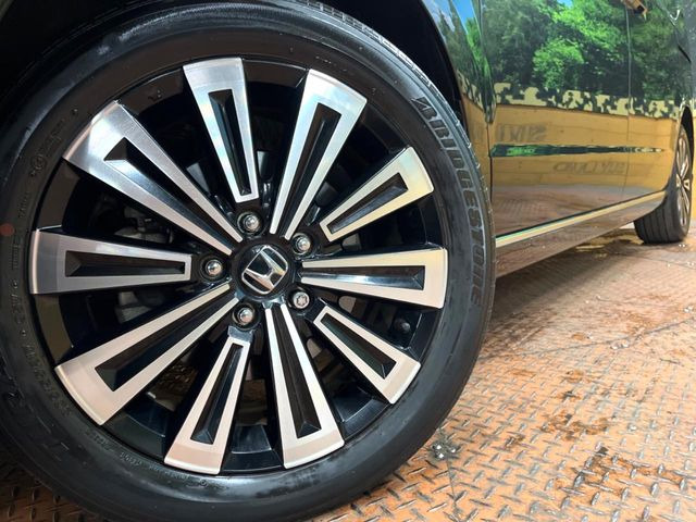 �y�����A���~�z�C�[���z�O�ςɃ}�b�`���������A���~�z�C�[���𑕒����Ă���܂��B�e��ЊO�A���~�z�C�[����A�X�^�b�h���X�^�C�����戵�����Ă���܂��B���񂲑��k����������