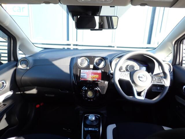 �C���p�l�摜�ɂȂ�܂��B�ԓ��͐��Ǝ҂ɂĎ����N���[�j���O�{�H�ς݂Ȃ̂ŁA��ϐ����ł��B