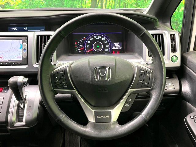 �y�����v�����X�e�A�����O�z�㎿�Ȋv���g�p���邱�ƂŁA��ɂ����������݂ƂĂ��^�]���₷���n���h���ł���