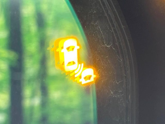 �y�u���C���h�X�|�b�g�C���t�H���[�V�����z���s���A�h�A�~���[�̎��p�ɂȂ�₷���ӏ��Ɍ㑱�Ԃ��ڋ߂���ƃT�C�h�~���[�t�߂Ɍx����\���A�h���C�o�[�ɒ��ӊ��N�����Ă���܂��B