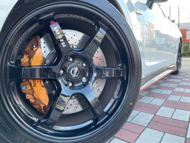 �y����20�C���`�A���~�z�C�[���z�O�ςɃ}�b�`���������A���~�z�C�[���𑕒����Ă���܂��B�e��ЊO�A���~�z�C�[����A�X�^�b�h���X�^�C�����戵�����Ă���܂��B���񂲑��k����������