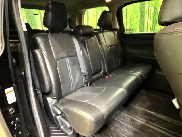 後部座席も気になるようなキズ・汚れやへたり等、大きなダメージはなく、良好な状態です。