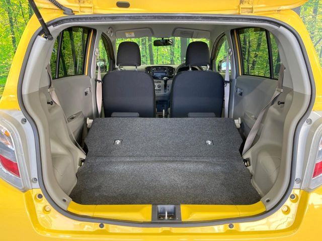 ���i�̂���������ʋ΁A���}���ɏ\���ȉ׎��X�y�[�X���m�ۂ��Ă���܂��B�Z�J���h�V�[�g��|���ƁA�傫�ȉו��̐ύڂ��\�ł���