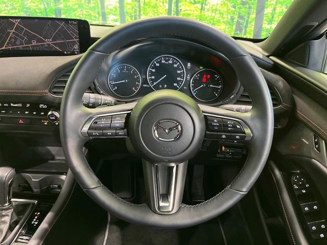 �y�����v�����X�e�A�����O�z�㎿�Ȋv���g�p���邱�ƂŁA��ɂ����������݂ƂĂ��^�]���₷���n���h���ł���