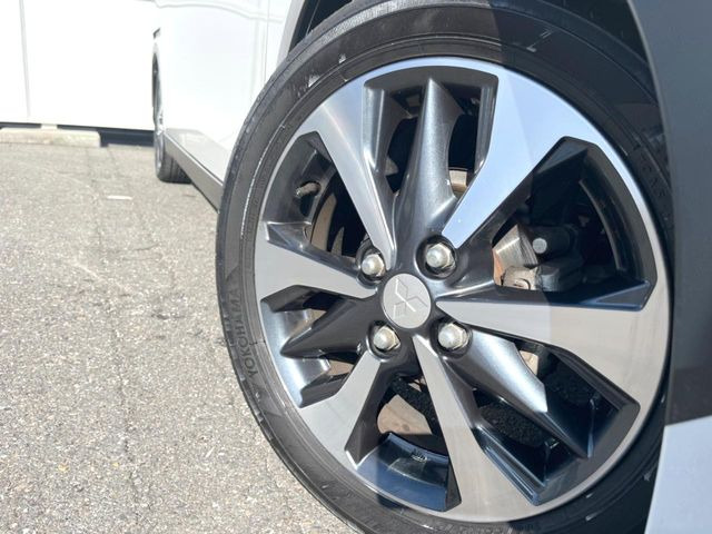 �y�����A���~�z�C�[���z�O�ςɃ}�b�`���������A���~�z�C�[���𑕒����Ă���܂��B�e��ЊO�A���~�z�C�[����A�X�^�b�h���X�^�C�����戵�����Ă���܂��B���񂲑��k����������